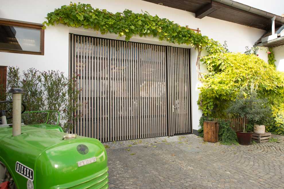 Smart overhead sectional door Style in anthracite