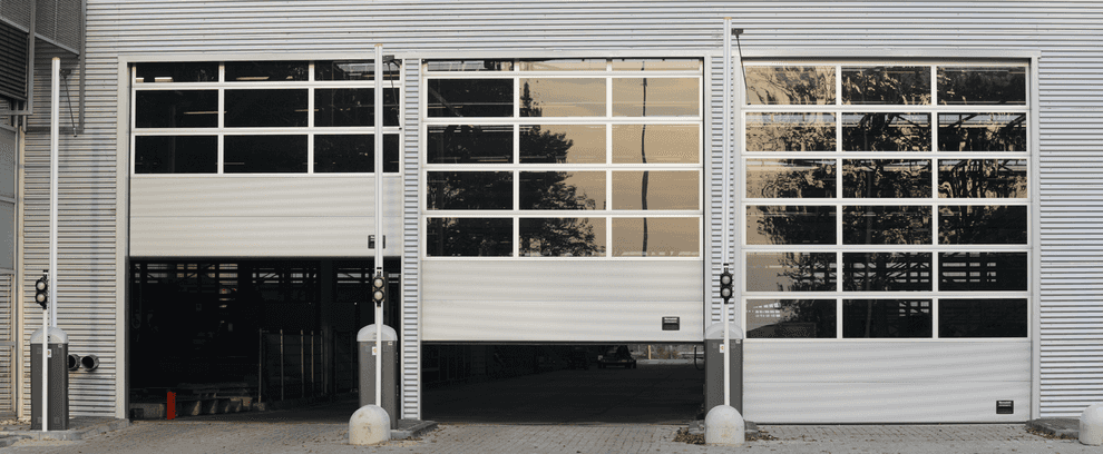 OSF42A Industrial doors in silver while opening